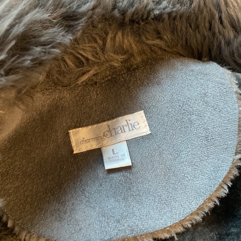 Fuzzy vest - Picture 2 of 2